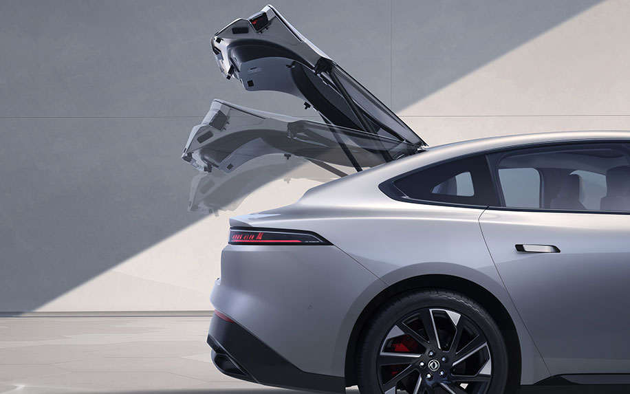 Electric liftback tailgate