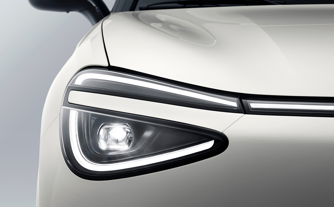 Striking LED headlamps with adaptive high/low beam
